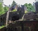 Zdjęcie przedstawia ruiny wieży Quistorpa w Szczecinie. Na pierwszym planie widać schody, które prowadziły na dolny taras.                                                                              