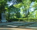 Zdjęcie przedstawia Pomnik Poległych Żołnierzy w Sławnie.                                                                                                                                               