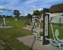 Zdjęcie przedstawia siłownię zewnętrzną w Warszkowie.                                                                                                                                                   