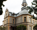 Zdjęcie przedstawia budynek przy ulicy  Marszałka J.Piłsudskiego 5                                                                                                                                      