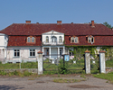 Zdjęcie przedstawia pałac przed parkiem w Łęgach.                                                                                                                                                       
