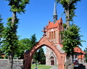 Zdjęcie przedstawia kościół w centrum wsi Dargomyśl                                                                                                                                                     