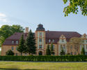  Fotografia przedstawia  Pałac w Brzezinach.Widok od frontu.                                                                                                                                            