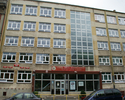 Zdjęcie przedstawia budynek Zespołu Szkół Budowlanych.                                                                                                                                                  