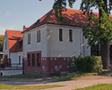 Zdjęcie przedstawia budynek Centrum od strony hotelu Polanin w Połczynie-Zdroju.                                                                                                                        