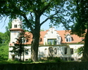 Widok przestawia eklektyczny pałac w Laskowie.                                                                                                                                                          