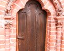 Drzwi prowadzące na wirydarz katedralny.                                                                                                                                                                