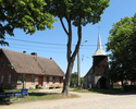 Zdjęcie przedstawia kościół filialny pw. św.  Antoniego Padewskiego w Ostrorogu.                                                                                                                        