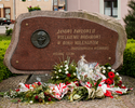 Zdjęcie przedstawia głaz pamiątkowy Jana Pawła II                                                                                                                                                       