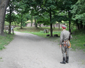 Na zdjęciu widać ścieżkę prowadzącą do kompleksu Fortu Gerharda.                                                                                                                                        