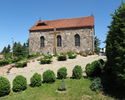 Zdjęcie przedstawia kościół parafialny pw. Stanisława BM w Sikorach.                                                                                                                                    
