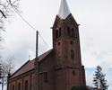 Zdjęcie przedstawia  kościół z czerwonej cegły w Nakielnie.                                                                                                                                             