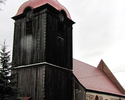 Zdjęcie przedstawia drewniana wieżę kościoła                                                                                                                                                            