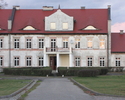 Zdjęcie przedstawia  pałac w Prochnówku.                                                                                                                                                                