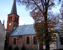 Zdjęcie pokazuje budynek kościoła z wieżą                                                                                                                                                               