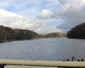 Zdjęcie przedstawia widok na jezioro                                                                                                                                                                    