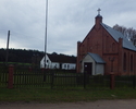 Zdjęcie przedstawia ceglany kościół                                                                                                                                                                     