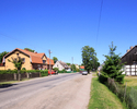 Zdjęcie przedstawia ulicę we wsi Tanowo.                                                                                                                                                                