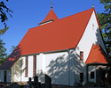 Zdjęcie przedstawia kościół w Rąbinie w widoku od strony południowej.                                                                                                                                   