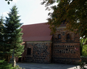 Zdjęcie przedstawia kościół Maksymiliana Marii Kolbego od strony osiedla.                                                                                                                               