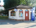 Zdjęcie przedstawia Centrum Informacji Turystycznej które znajduję się na dworcu PKP w Kołobrzegu.                                                                                                      