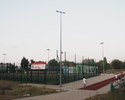 Zdjęcie przedstawia widok na boisko Orlik znajdujące się przy ulicy Zofii Nałkowskiej w Szczecinie.                                                                                                     