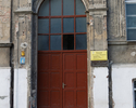 Zdjęcie przedstawia wejście do Kościoła Chrześcijan Baptystów.                                                                                                                                          