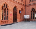 Zdjęcie przedstawia siedzibę Miejskiej Informacji Turystycznej znajdującej się w Ratuszu w Kołobrzegu.                                                                                                  