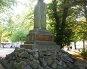 Zdjęcie przedstawia pomnik dedykowany Żołnierzom Poległym w Walkach o Wyzwolenie Kołobrzegu w marcu 1945 r.                                                                                             