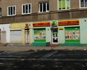 Zdjęcie przedstawia sklep Żabka przy ulicy Lubeckiego w Szczecinie.                                                                                                                                     