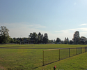 Zdjęcie przedstawia stadion sportowy w Świdwinie. Widok od strony bramy wejściowej.                                                                                                                     