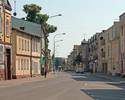 Zdjęcie przedstawia zabudowę przy ulicy 3 Marca  w Świdwinie, widok od Placu Lotników.                                                                                                                  