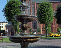 Zdjęcie przedstawia zbliżenie fontanny na Placu Konstytucji 3 Maja w Świdwinie.                                                                                                                         