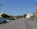 Zdjęcie przedstawia Plac Konstytucji 3 Maja w Świdwinie.                                                                                                                                                