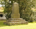Na zdjęciu widnieje obelisk poświęcony poległym w I wojnie światowej w Chełmie Dolnym.                                                                                                                  
