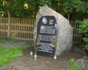 Zdjęcie przedstawia pomnik upamiętniający "Synów Izraela" - ofiary KL Stutthof - Aussenlager Pölitz.                                                                                                    