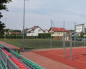 Zdjęcie przedstawia boisko do piłki nożnej w kompleksie sportowym na terenie Zespołu Szkół im. I. Łukasiewicza w Policach.                                                                              