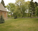 Na zdjęciu widnieje cmentarz przykościelny w Kamiennym Jazie.                                                                                                                                           