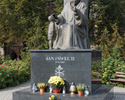 Zdjęcie przedstawia pomnik Jana Pawła II.                                                                                                                                                               