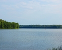 Zdjęcie przedstawia jezioro Studnica.                                                                                                                                                                   