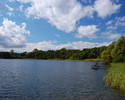 Zdjęcie przedstawia jezioro Piasecznik Wielki.                                                                                                                                                          
