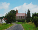 Zdjęcie przedstawia kościół fililalny pw. MB Szkaplerznej.                                                                                                                                              