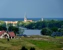 Na zdjęciu widać jezioro Trzesiecko od strony Świątek wraz z górująca nad miastem wieżą Kościoła Mariackiego w Szczecinku.                                                                              