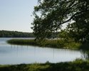 Zdjęcie przedstawia jezioro Brody.                                                                                                                                                                      