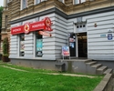 Zdjęcie przedstawia sklep Małpka Express od strony wejścia, który znajduję się na ulicy Wielkopolskiej w Szczecinie.                                                                                    