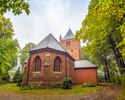 Zdjęcie przedstawia budynek kościoła parafialnego pw. św. Jana Chrzciciela w Łeknie.                                                                                                                    