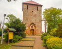 Zdjęcie przedstawia kościół parafialny pw. Matki Bożej Królowej Polski w Śmiechowie.                                                                                                                    