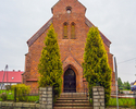 Zdjęcie przedstawia kościół parafialny pw. św. Wojciecha w Wyszewie.                                                                                                                                    