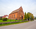 Zdjęcie przedstawia kościół parafialny pw. św. Wojciecha w Wyszewie.                                                                                                                                    