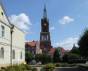 Zdjęcie przedstawia wieżę kościelną kościoła parafialnego pw. Niepokalanego Poczęcia NMP w Resku                                                                                                        